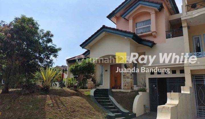 LANGKA! RUMAH CANTIK! Rumah 2 Lantai Alamanda Dago, Siap Huni! 1