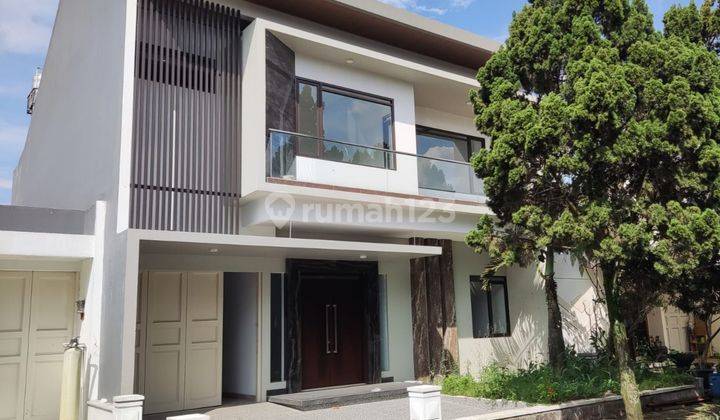 Rumah Cantik Siap Huni dengan Lingkungan Nyaman dan Sejuk! Rumah 2 Lantai di Komplek Singgasana Pradana, Cibaduyut, Bandung! 1