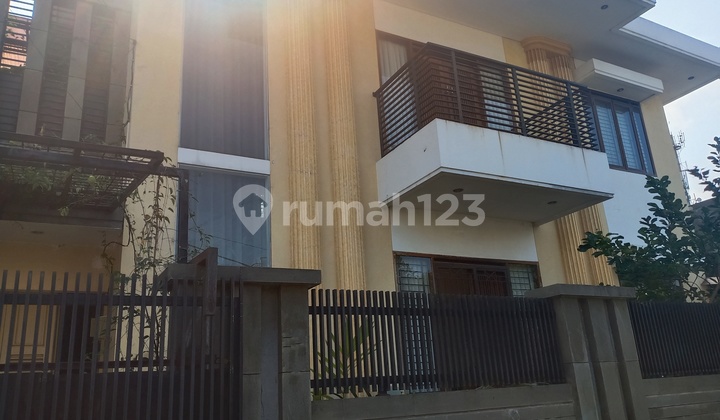 BAGUS! Rumah 2 Lantai Cantik dan Nyaman di Arcamanik, Bandung! 1