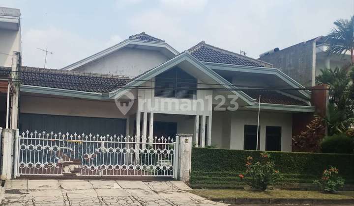 Rumah Luxury di Kawasan Exclusive! Rumah Nyaman dan Cantik di Taman Sakura, Bandung Rumah Luxury di Kawasan Exclusive! Rumah Nyaman dan Cantik di Taman Sakura, Bandung