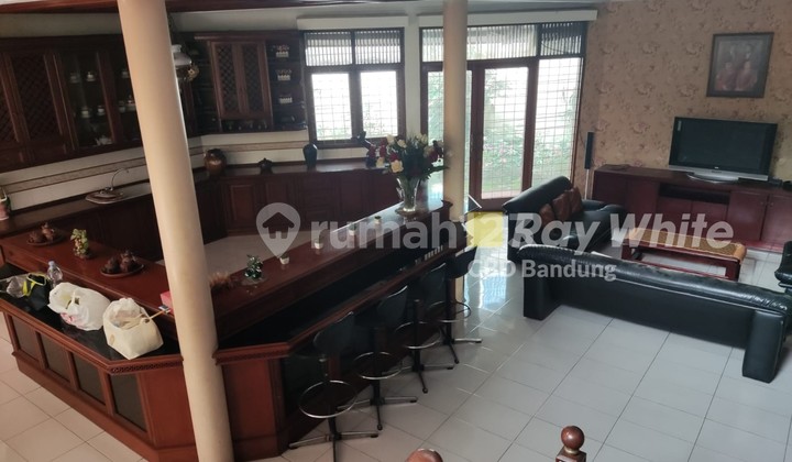 Rare! Spacious and Strategic House in Dago Wing, Bandung! 2