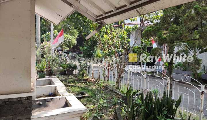 A Comfortable 1.5-Story House in Arcamanik Complex, Bandung! 2