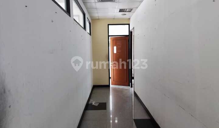 STRATEGIC! Spacious Commercial Space in Supratman, Bandung!