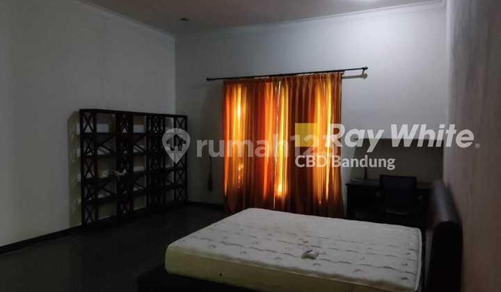 Comfortable and Beautiful 2.5-Story Home in Sayap Setiabudi, Bandung! 2