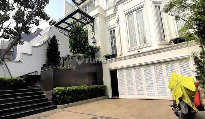 Rumah Mewah Menteng Lokasi Strategis Dekat Jalan Utama 1