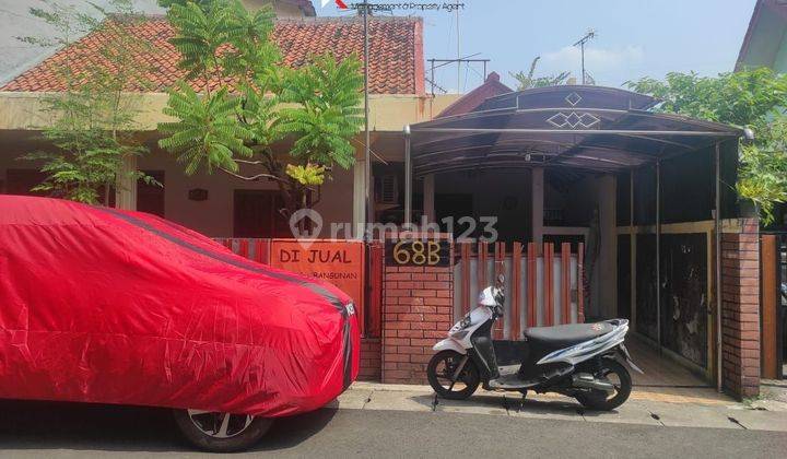 Rumah Bagus Dalam Komplek Besar Dekat Jalan Utama 1