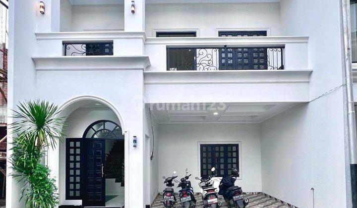 Rumah Cantik Jagakarsa Dekat Jalan Utama 1