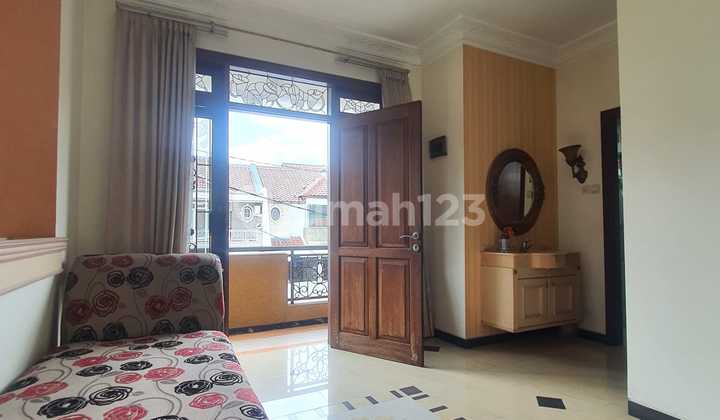 Dian Istana Siap huni , Furnished ,Bagus,Terawat .Surabaya Barat.