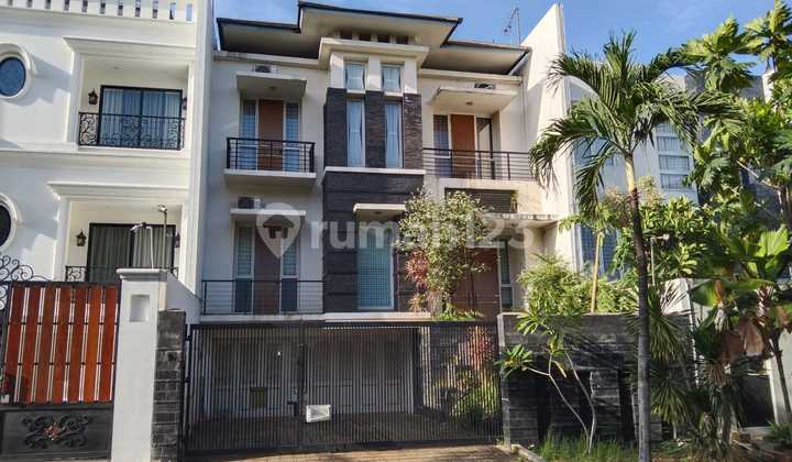 Dijual Rumah 3 Lantai di Permata Buana, Jakarta Barat