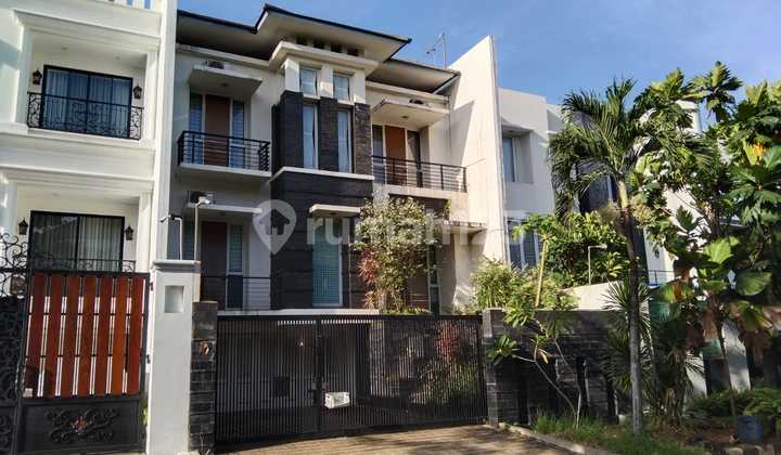 For Sale 3-Story House in Permata Buana, West Jakarta 2