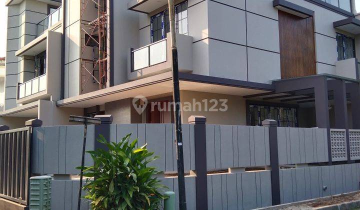 Dijual Rumah Baru 3lantai Minimalis Modern Permata Buana 1