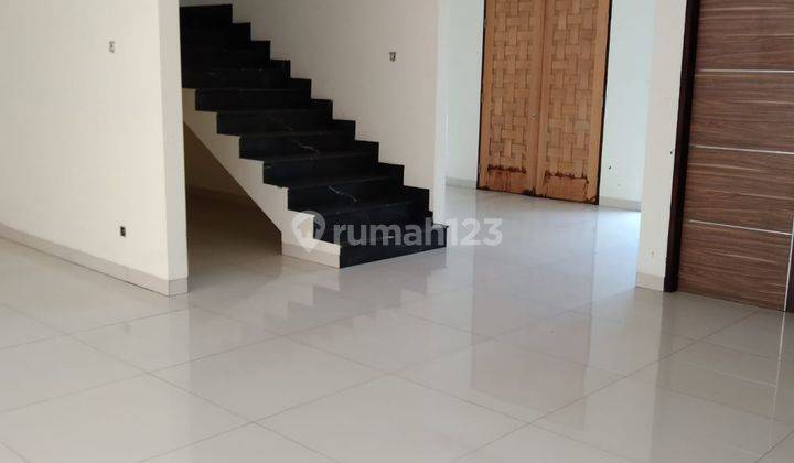 Dijual Rumah 3lantai Gaya Minimalis Permata Buana 2