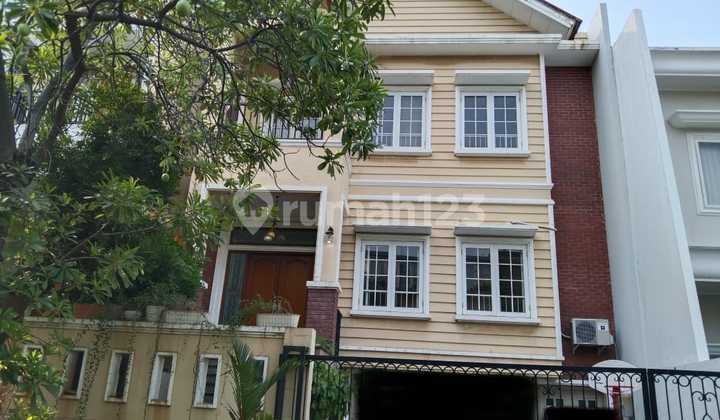 Dijual Rumah Bagus 2,5 Lantai Permata Buana 2