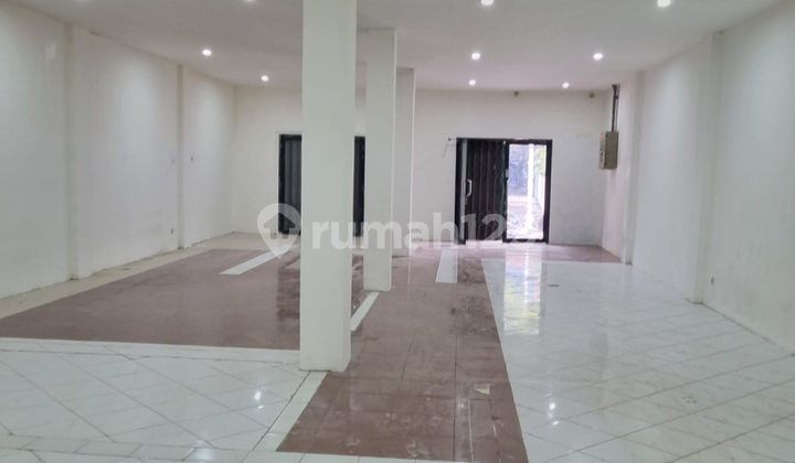 Row of Shophouses on Main Road Row of Shophouses on Main Road