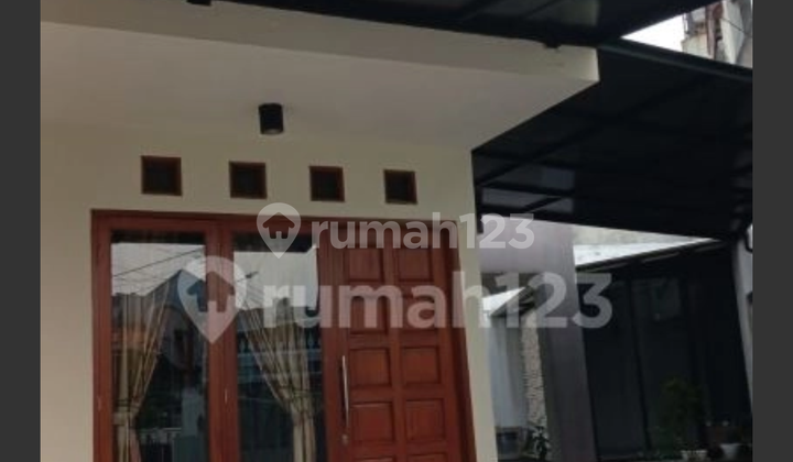 Rumah Bagus Akses Jalan 1 Mobil 2
