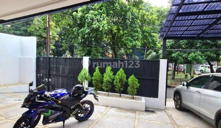 Disewakan Rumah Besar 2 Lantai Blok M Siap Huni 1