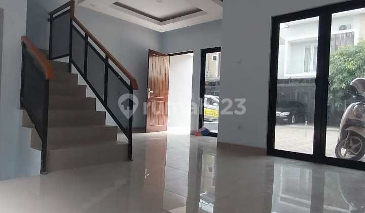 Dijual Rumah Siap Huni 2 Lantai, Lokasi Strategis Belakang Primaya Hospital