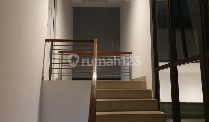 Di Sewakan Rumah Depan Taman di Sektor 7 Bintaro 2
