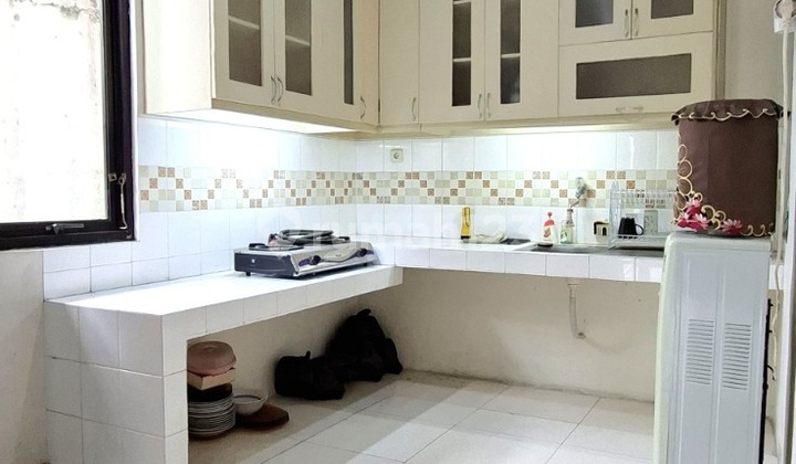 Rumah Ada Taman Belakang Semi Furnish Bisakpr di Melia Graha Raya 2