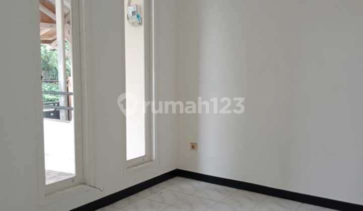 Neat, Well-Maintained House Ready for Occupancy, Eligible for KPR in Graha Raya Bintaro. 2