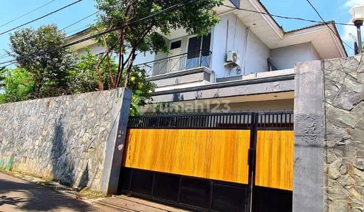 Rumah Mewah Strategis Ada Kolam Renang di Ampera Kemang Jakarta 1