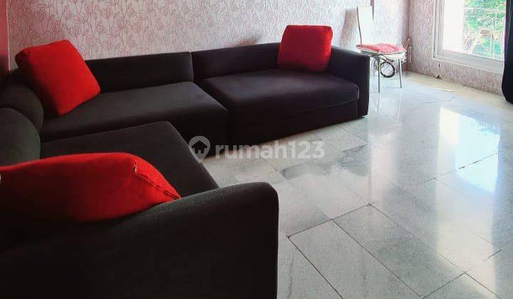 Rumah 2 Lantai Lokasi Strategis Ada Kolam Renang di Ampera Kemang Jakarta
