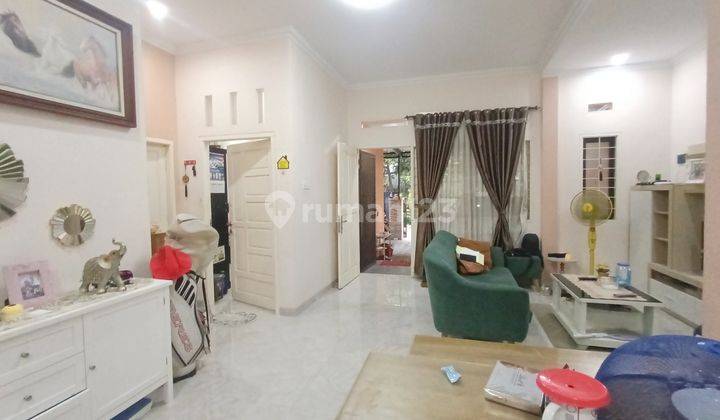 Rumah 1,5 Lantai Lebar 8 Lokasi Depan Taman di Graha Raya Bintaro 1