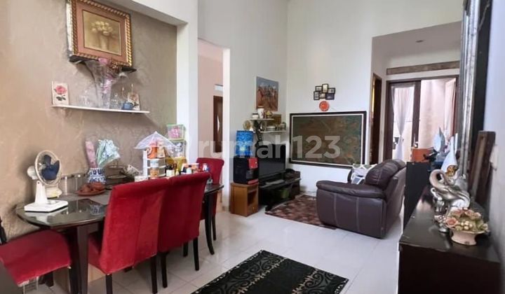 Rumah Hook Jual Cepat Lokasi Dekat Tol Parigi di Graha Raya Bintaro