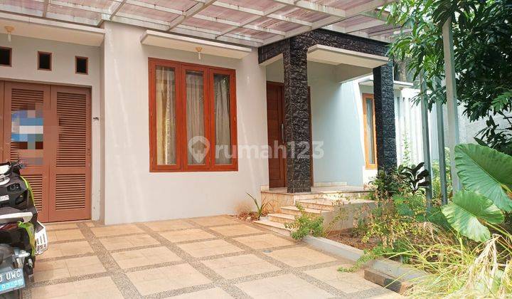 Rumah Sudut Jalan Lebar Dalam Townhouse di Kebayoran Jakarta Sel 2