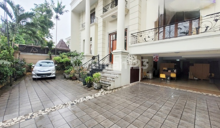 Rumah Mewah Tanah Luas Ada Pool Kamar Tidur 7 di Pondok Indah