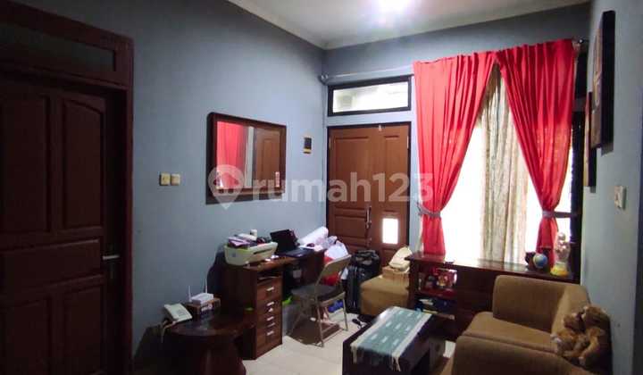 House with Backyard Shm Can Mortgage in Graha Raya Tangerang 2