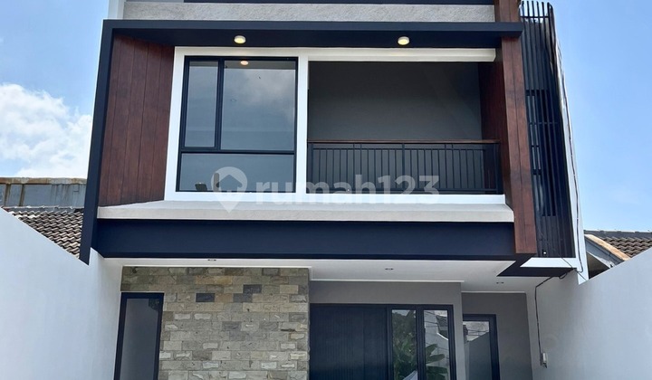 Modern Tropical 4-Bedroom House Ready to Occupy with KPR available in Graha Raya