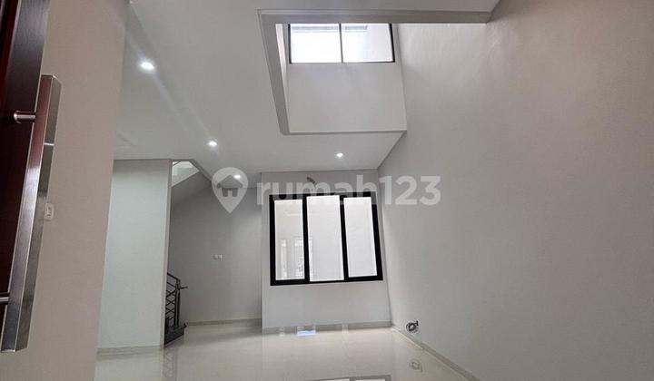 Nice New 3-Story House Ready to Live In D The Green Bsd 2