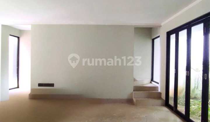 Rumah Ada Taman Belakang Kamar 4 bisa KPR di Discovery Bintaro 2