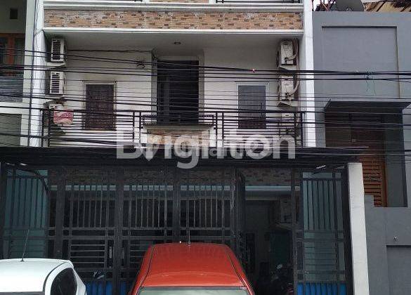 RUMAH KOST, LOKASI SELANGKAH KE UNTAR, JAKARTA BARAT 1