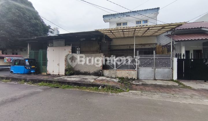 OLD HOUSE IN STRATEGIC LOCATION SUITABLE FOR BOARDING, GROGOL WEST JAKARTA 2