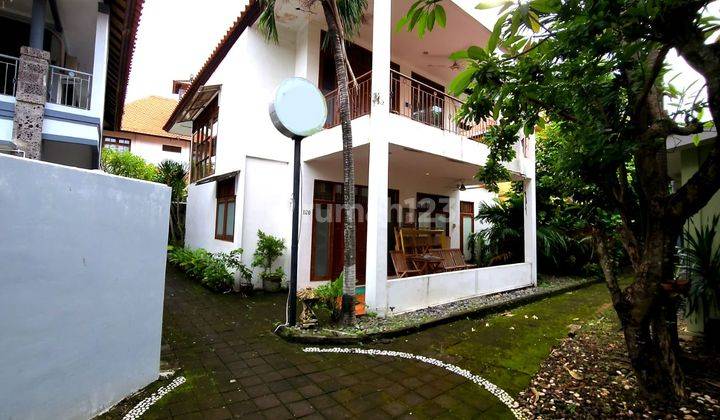 SEWA / KONTRAK RUMAH 2Lt LOKASI TERBAIK hanya 3 menit ke  PANTAI KUTA , BeachWalk MAll dan dekat ke AIRPORT Ngurah Rai 2