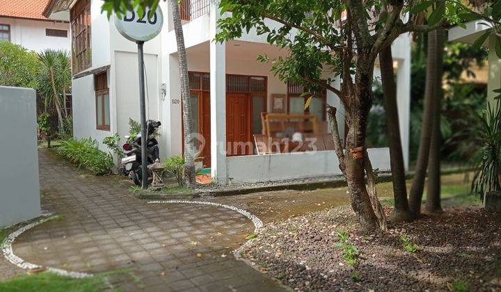 SEWA / KONTRAK RUMAH 2Lt LOKASI TERBAIK hanya 3 menit ke  PANTAI KUTA , BeachWalk MAll dan dekat ke AIRPORT Ngurah Rai 1