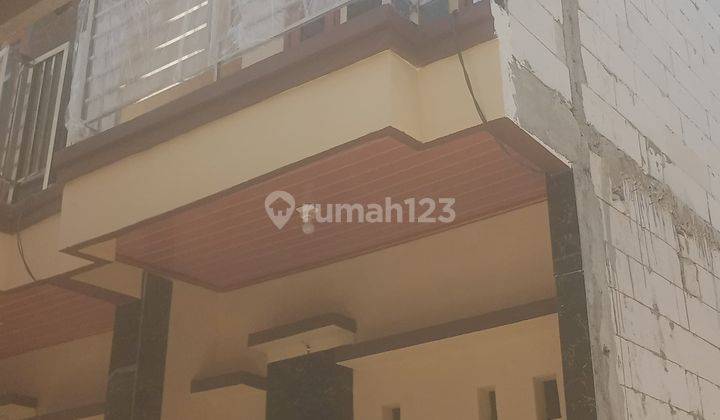 Rumah Baru 2 Lantai Di Kota Surabaya, 200 Jutaan 1