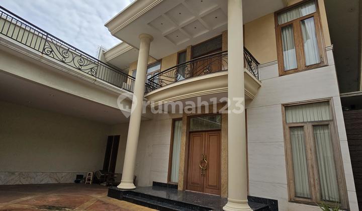 Rumah 2 Lantai Siap Huni dengan Desain Mewah dan Elegan 2