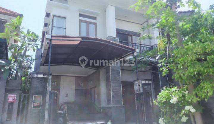 Disewakan rumah 2 lantai di pusat kota,dekat dengan pasar tradisional,sekolah,universitas dsn fasilitas umum lainnya. 2