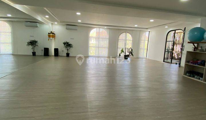 STRATEGIS STUDIO DI SEWAKAN AREA RENON  1