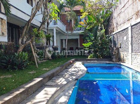 Villa Menarik Ada Pool Dekat Sanur di Kesiman In 1