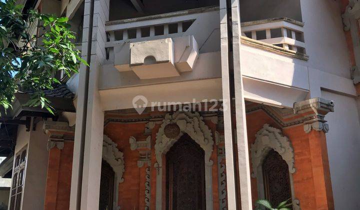 Disewakan Rumah Strartegis dan Menarik di Renon, Semi Furnished JO 2