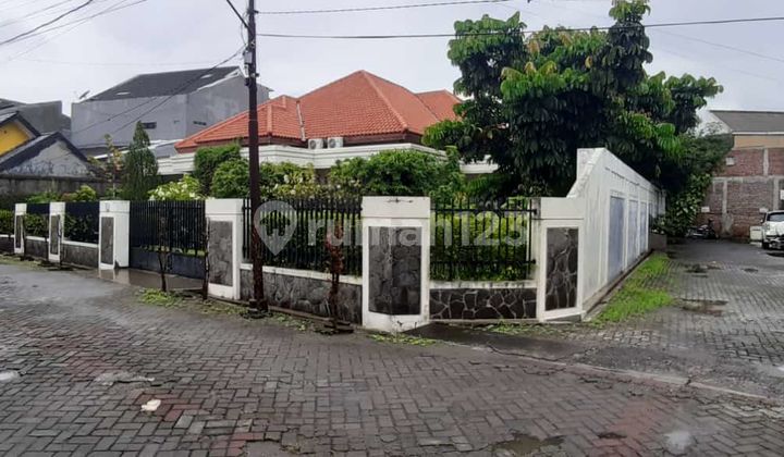 Spacious House in Kedungmundu, Semarang 1