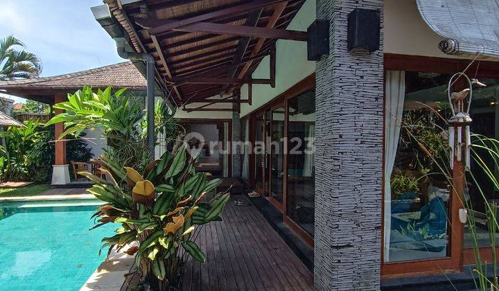 VILLA UKURAN BESAR HARGA MURAH DI UMALAS BUMBAK  1