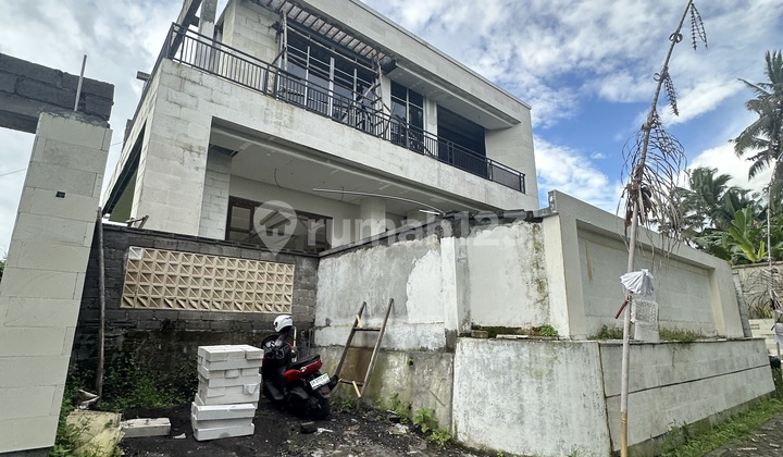 Vila Leasehold 5 Tahun 3 Kamar Finishing Custom Semi Furnitur 