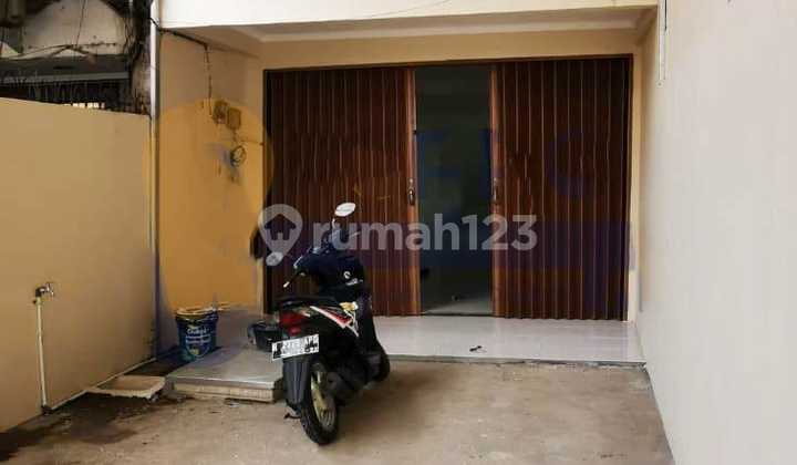 For Sale Ready-to-Use Shophouse in Pejagalan, West Jakarta 2
