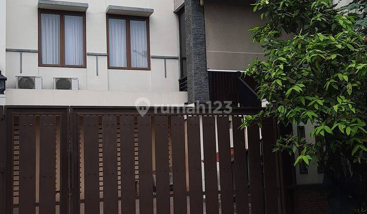 Jual rumah mewah 3lantai di permata buana, jakarta barat 1