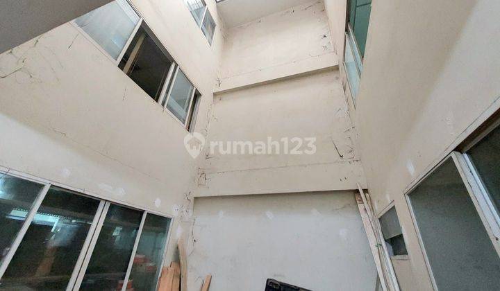 Jual rumah 4 lantai di taman semanan jakarta barat 2